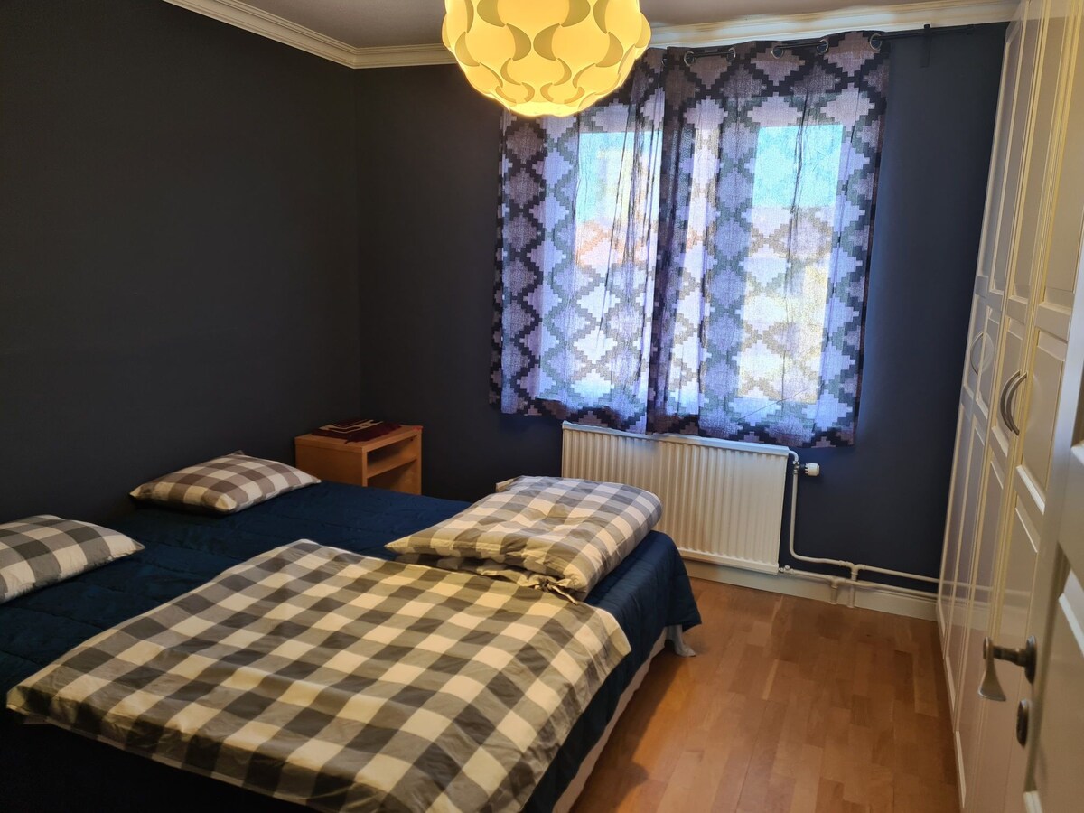 Märsta斯德哥尔摩地区的双人卧室。