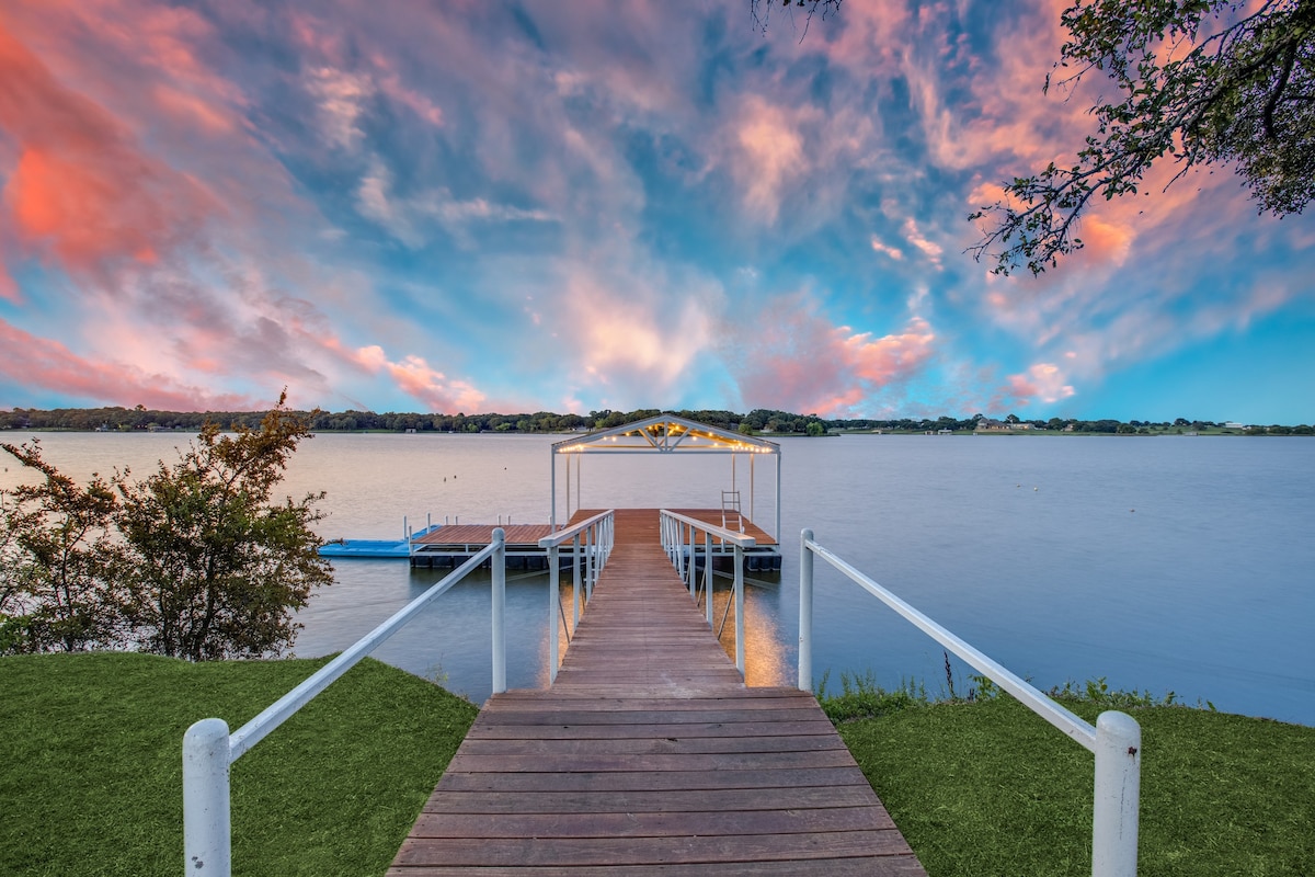 Beautiful lake home on large lot with private dock