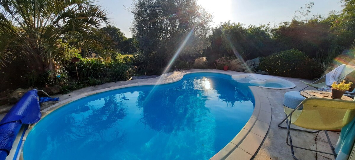 Grande maison avec piscine au bord du golfe