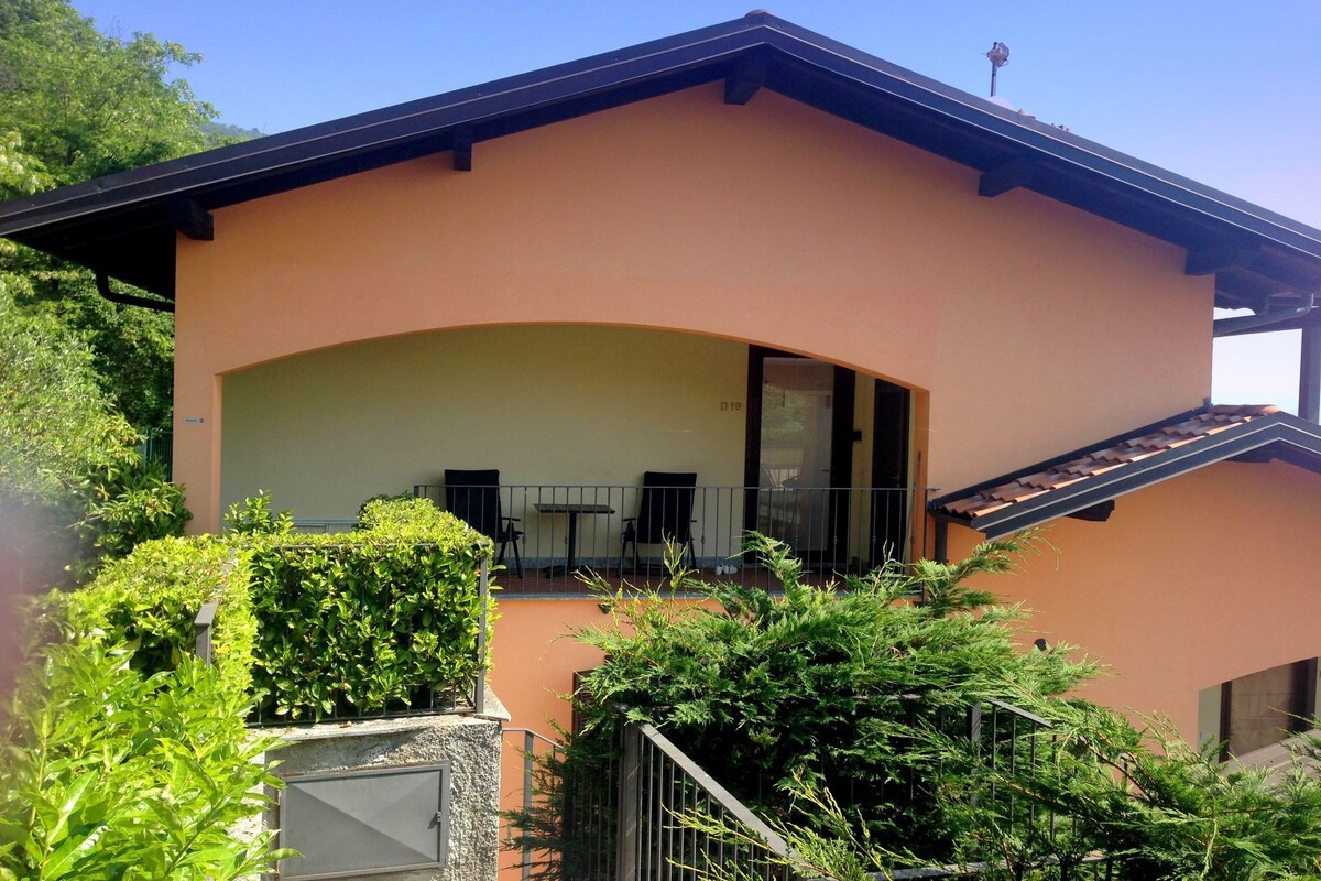 Panoramic house in a residence upon the green hills overlooking Lake Maggiore