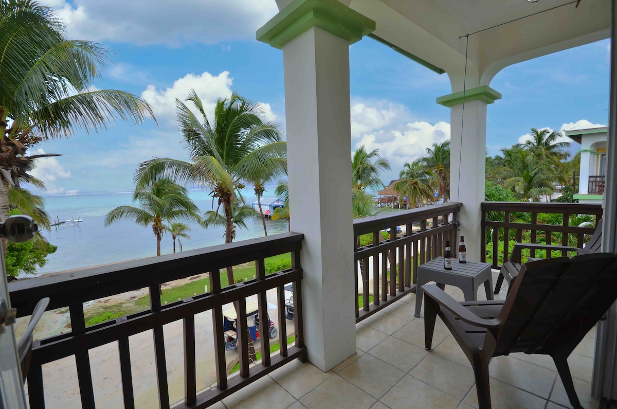 Sugar Coral Condo with Oceanfront Balcony and Pool