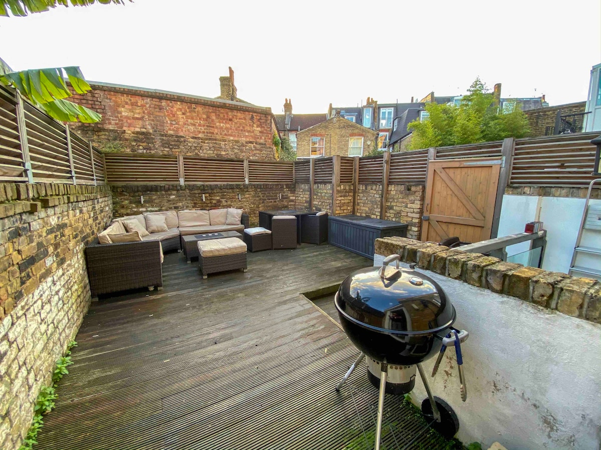 RARE FIND! !Sun Drenched Patio! 2bed both en-suite