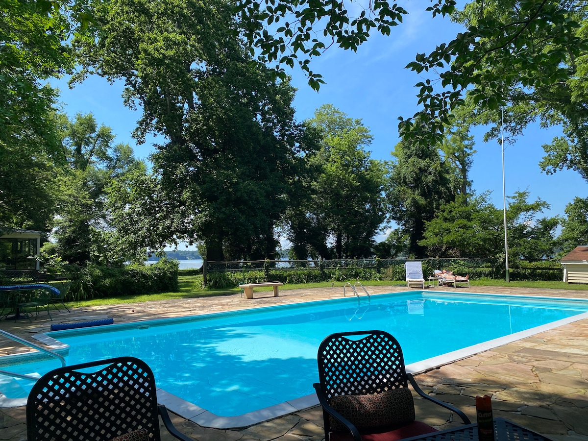 The Barn at Pond Point - Riverfront Home