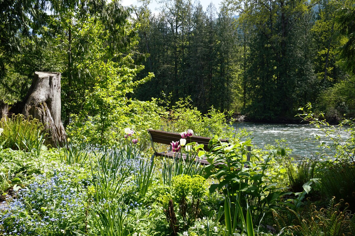 Ken的小木屋和花园。Chilliwack (Vedder) River.