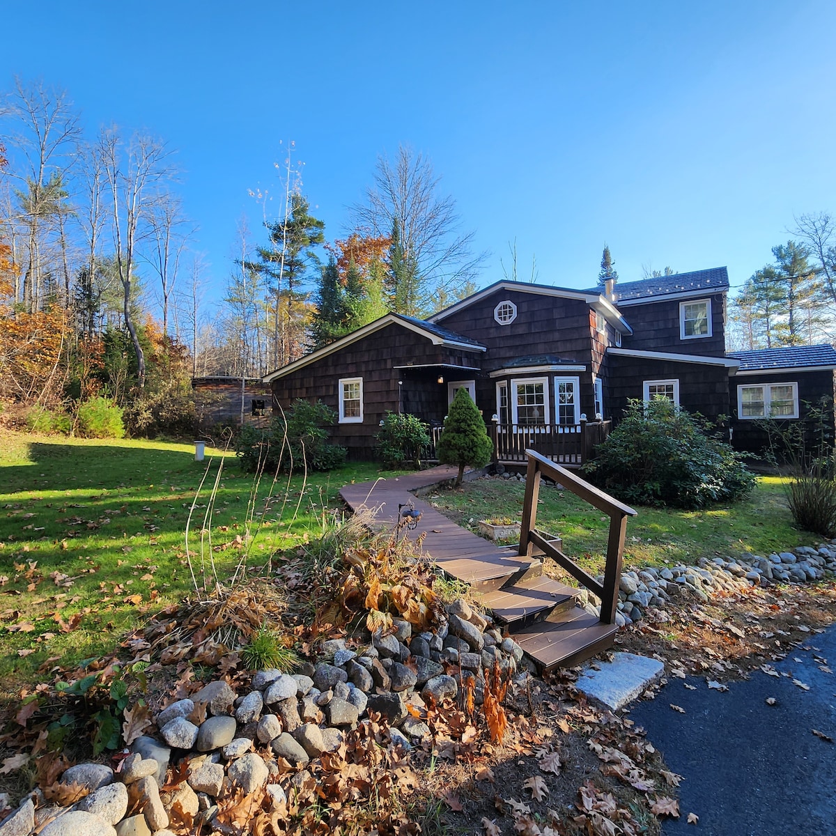 Irish Chalet Home near Long Lake