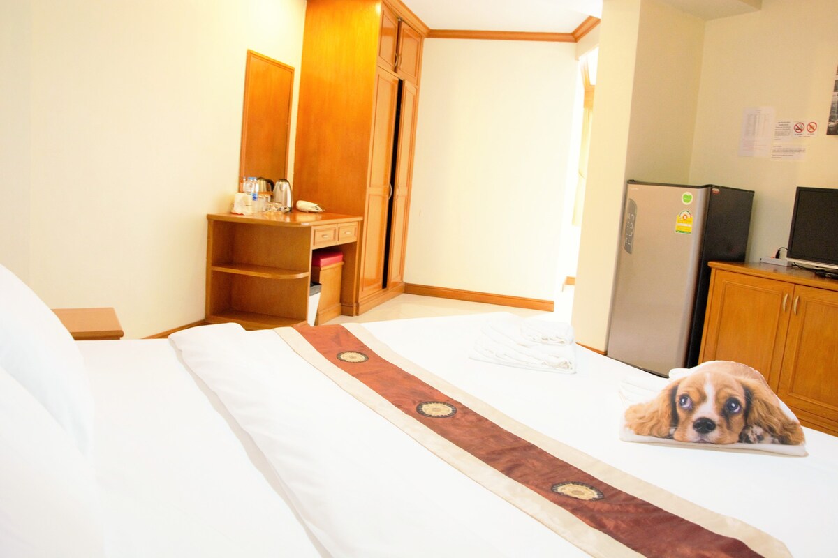 芭东海滩中心标准1卧室，毗邻江西冷，步行到海滩6分钟，宽敞 舒适 出行超便利