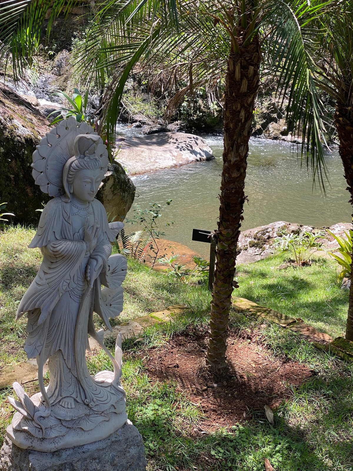 Chalé dos Budas, no Kailasa Zen Garden, Itamonte