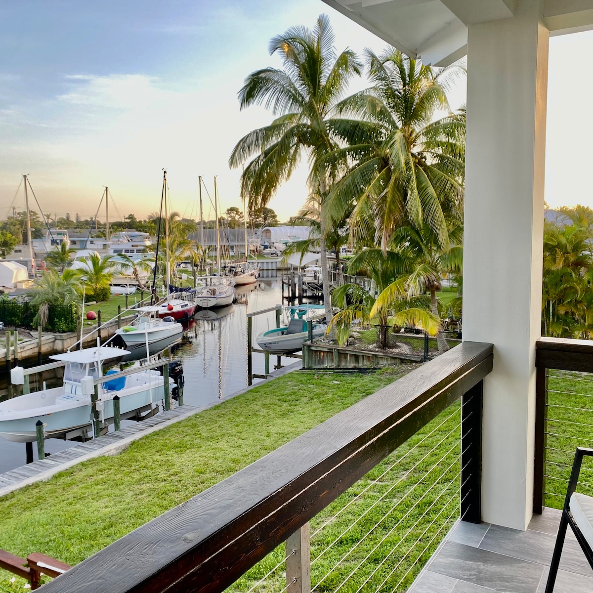 Waterfront 3-BR townhouse with pool and boat lift