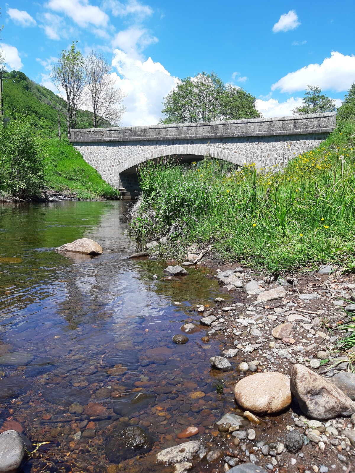 独栋别墅，距离Brezons Valley ，距离溪流50米