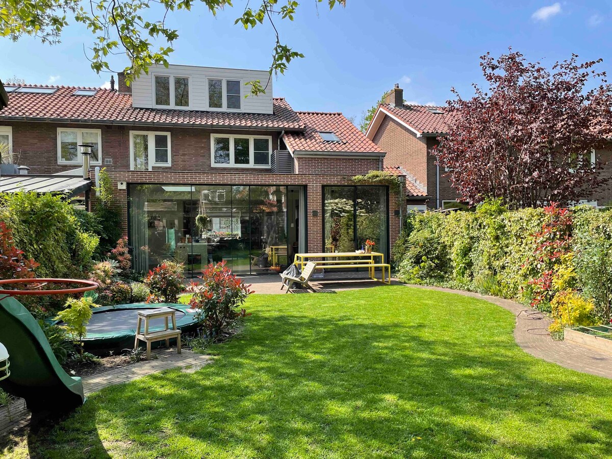 阿姆斯特丹带大花园的完美家庭住宅