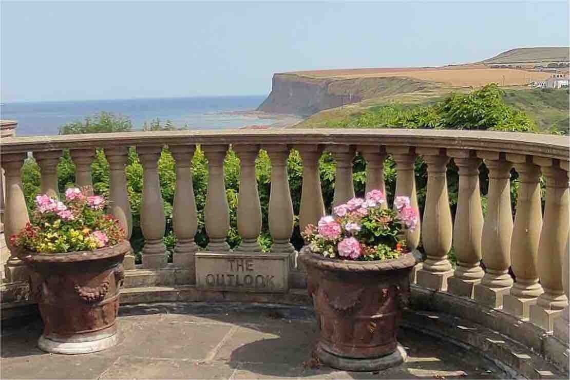 Saltburn l The Outlook- Sea views, Dog friendly.