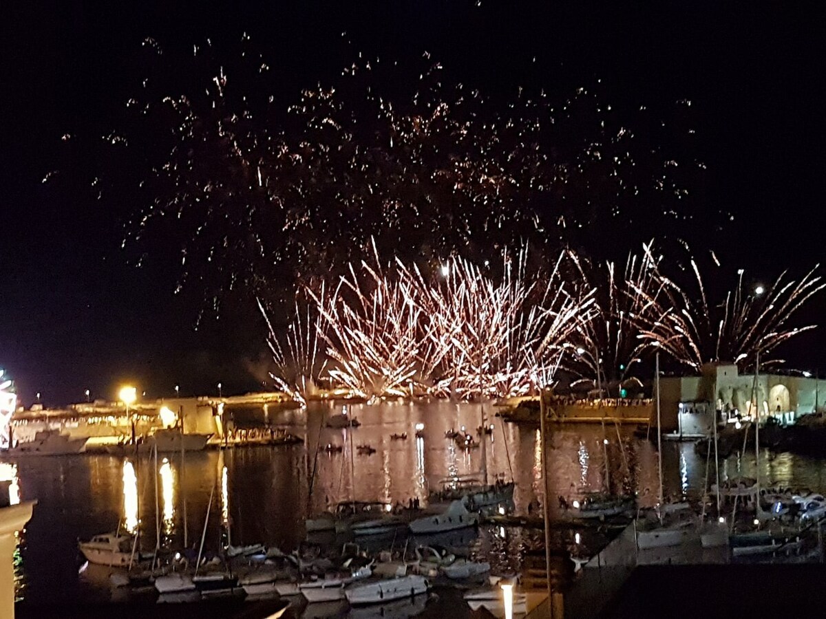 LARGE STREET TRANI