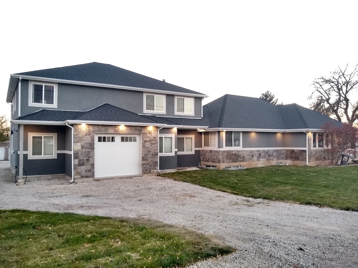 Farmhouse Guest Retreat w/huge jetted tub for 2