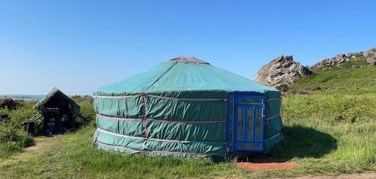 Hillfort Glamping Yurts - Kateys Corner Yurt