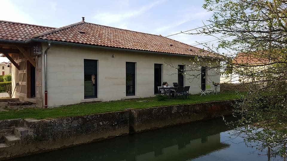 Un séjour au vert au pied d'un moulin à eau