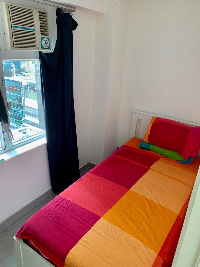 位于万仔（ Wan Chai ）市中心的舒适干净的3卧室公寓