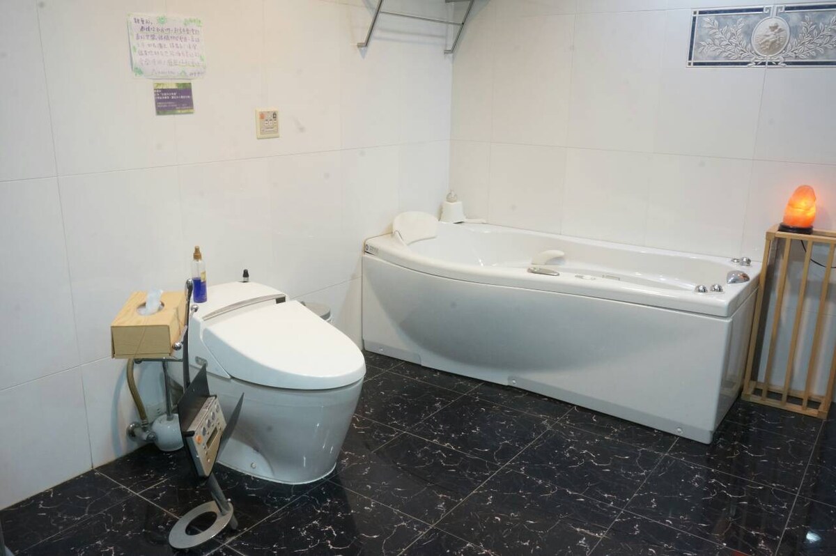 私人共用浴室花園風格/走路5分鐘可抵達善導寺捷運站或忠孝新生捷運站