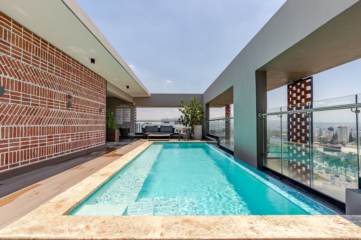 Rialto Residences/Elegant & Luxury/Pool & Gym