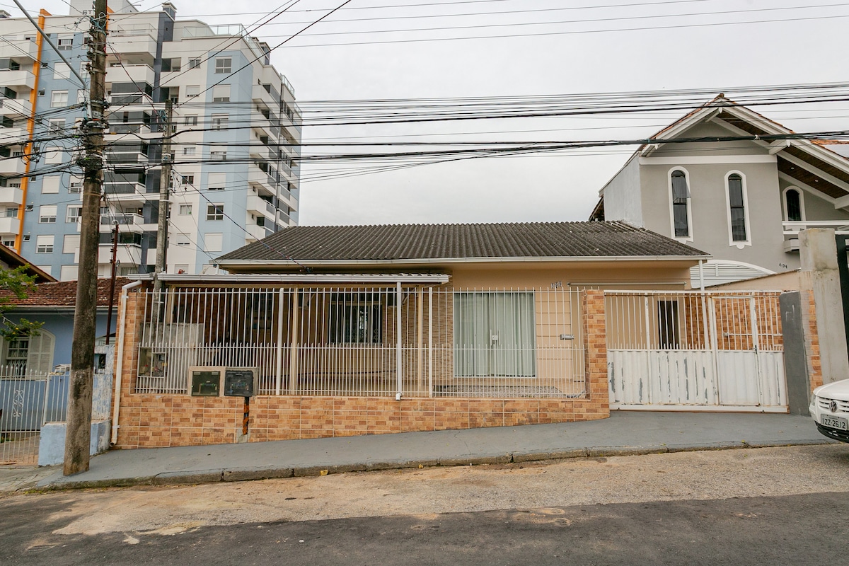 Casa aconchegante até 6 hóspedes 5km de Floripa