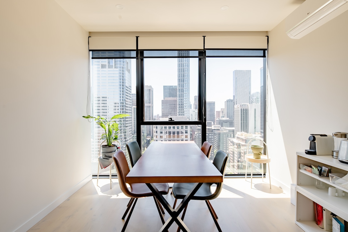 NEW! 2B/2B Apt across Southern Cross Station