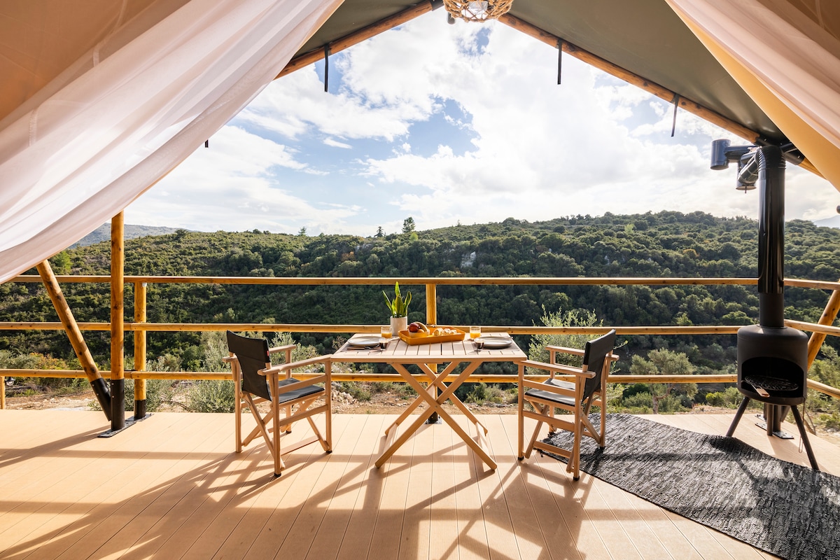 Luxury Glamping - Secluded Oasis Among the Trees