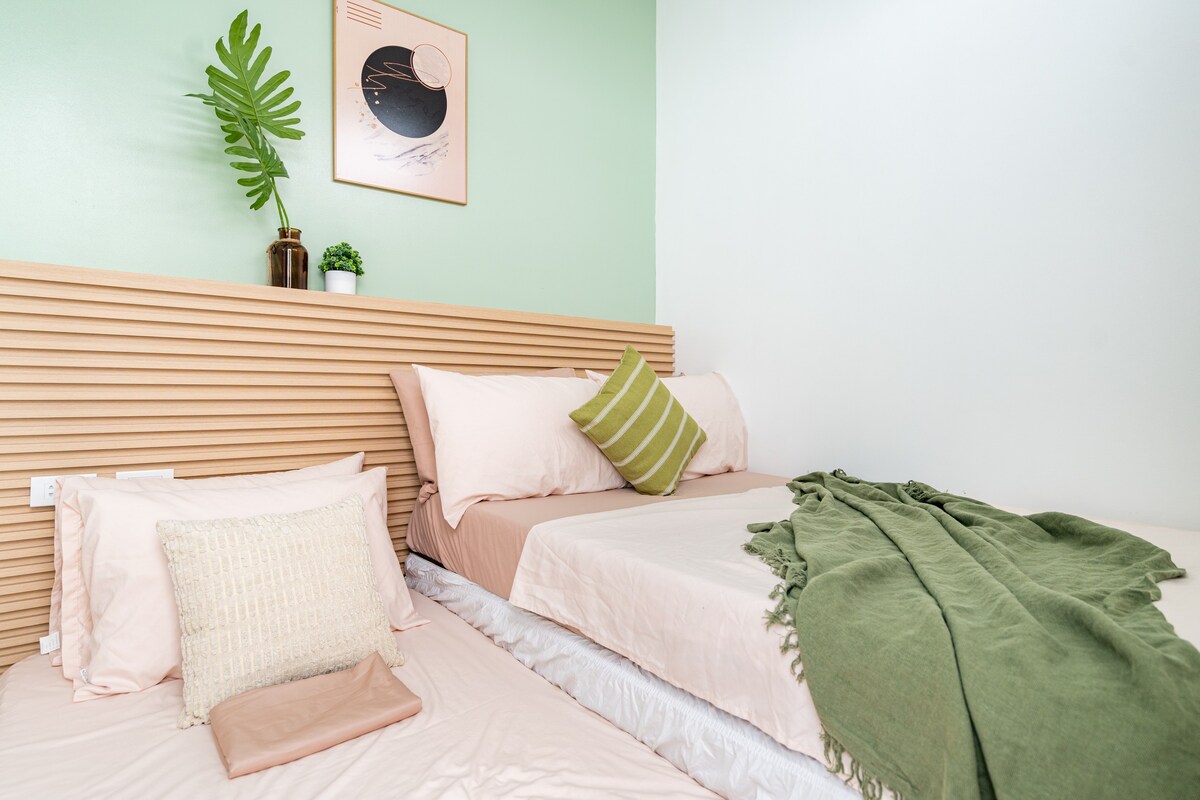 Cozy 2-Bedroom Suite at Coast Residences