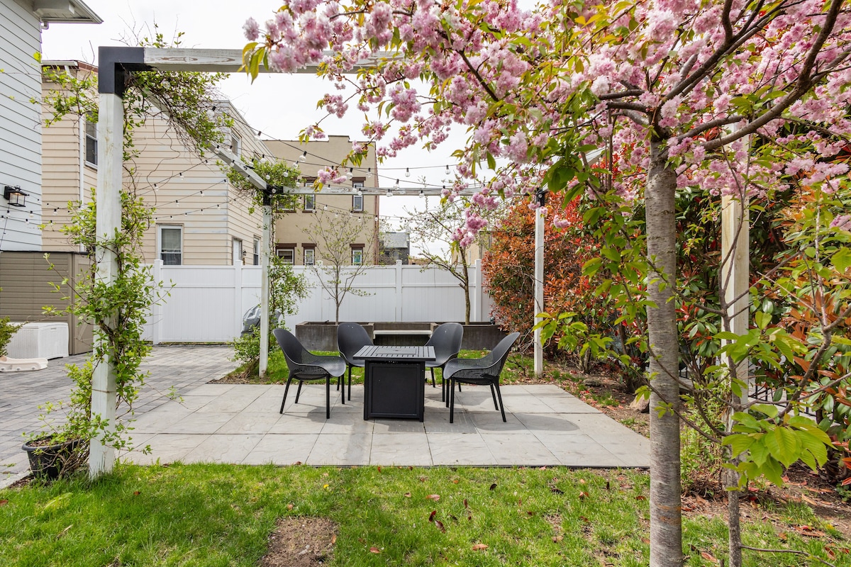 NYC 4BR Home ~Backyard~ Parking