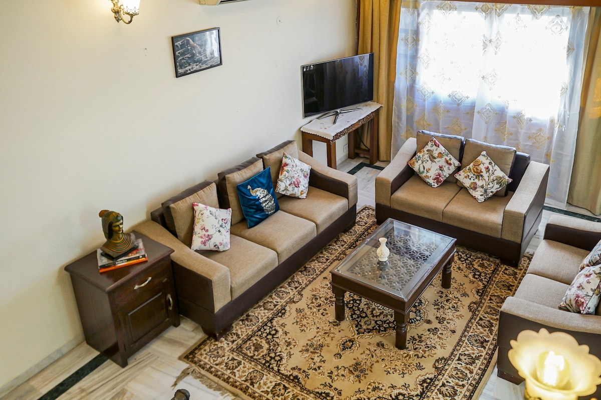 Luxe 3BHK Apartment w/ Balcony | Near Birla Temple