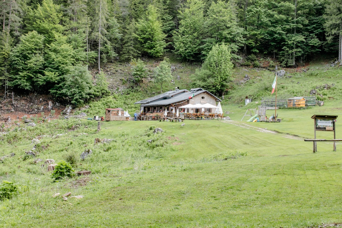 多洛米蒂山间山间小屋Rifugio Cercená