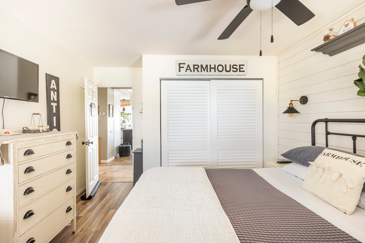 The Farmhouse Room