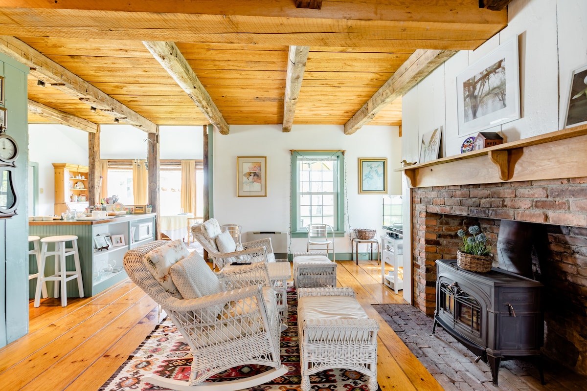 Charming Eyebrow Colonial North Chatham, NY