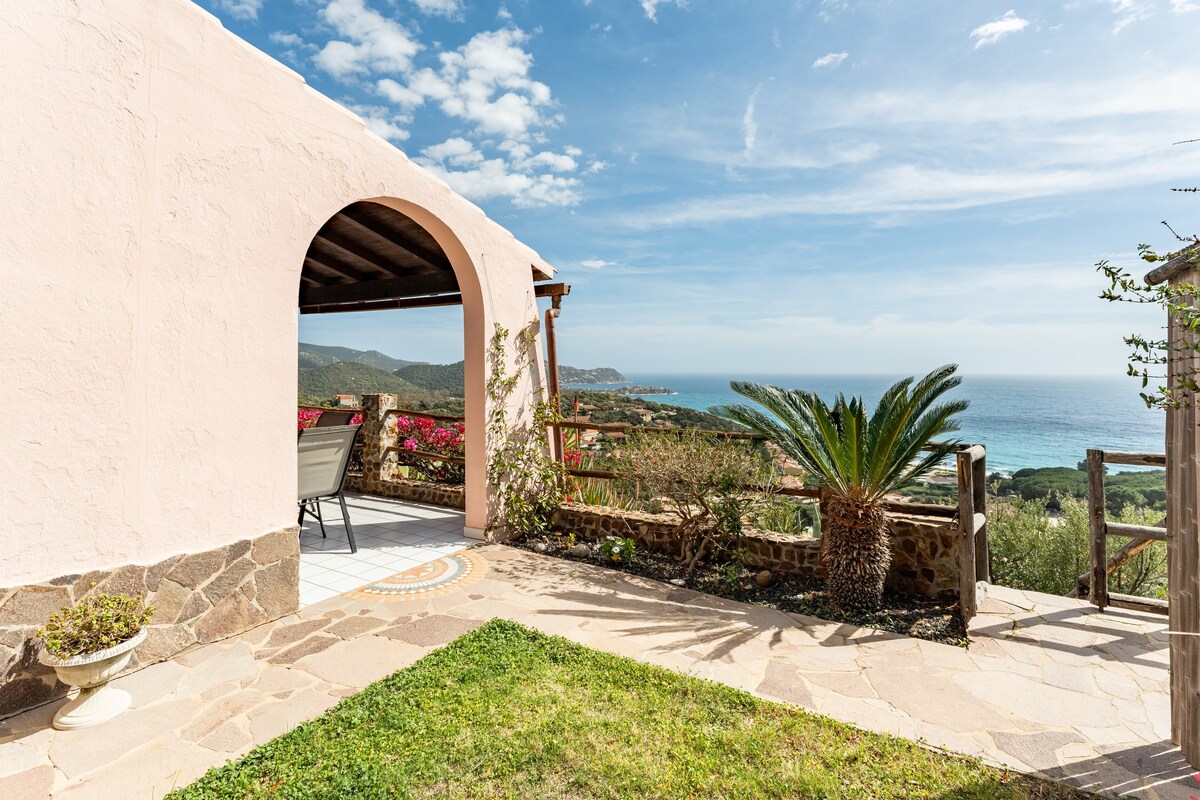 Deliziosa villetta con panorama mozzafiato  Splendid holiday home with breathtaking view