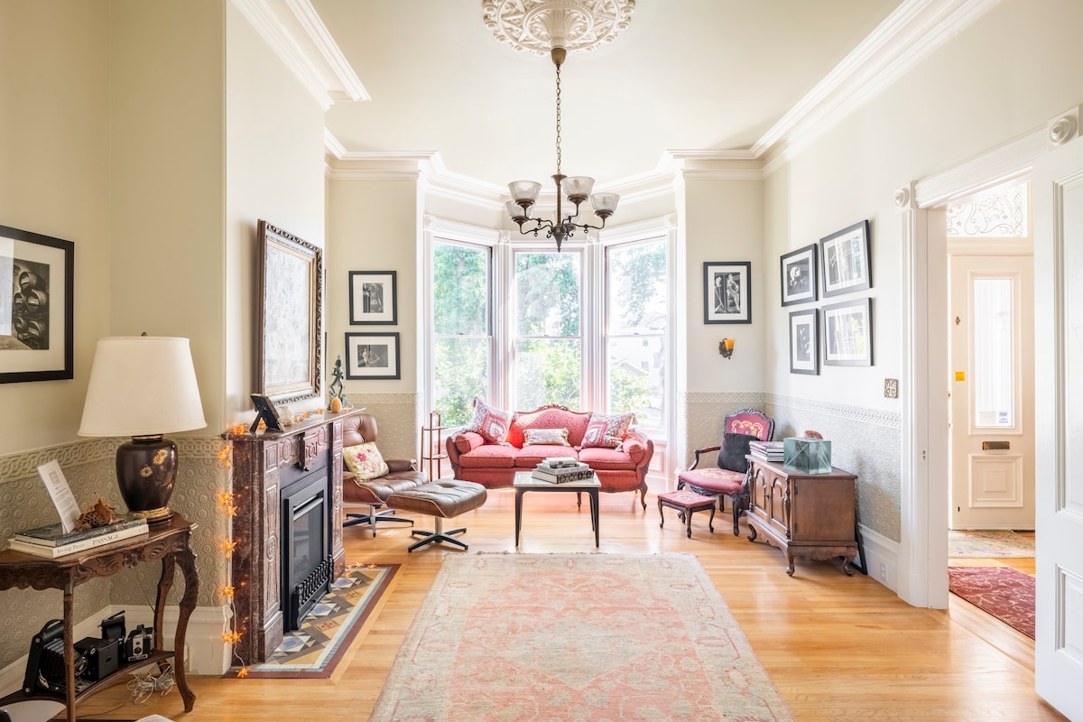 Gold Room - Historic Luxurious Victorian, Napa