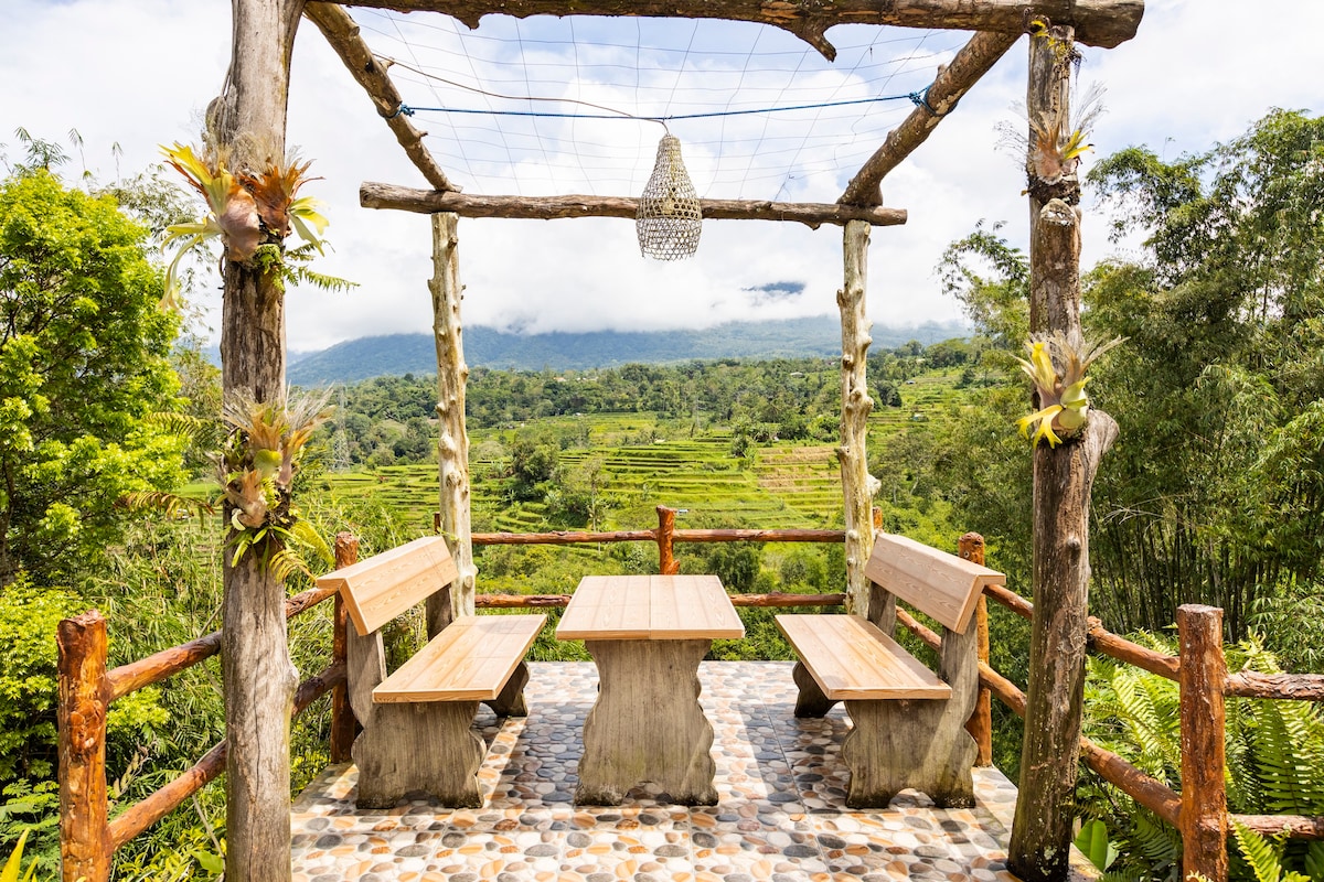 Pondok Nyoman ， 1卧室，可欣赏巴图卡鲁（ Batukaru ）山的美景