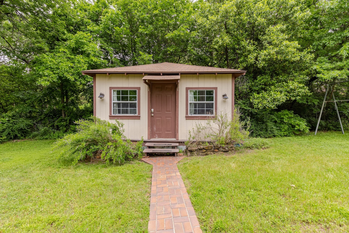 South Oak Cliff Tiny Guest House