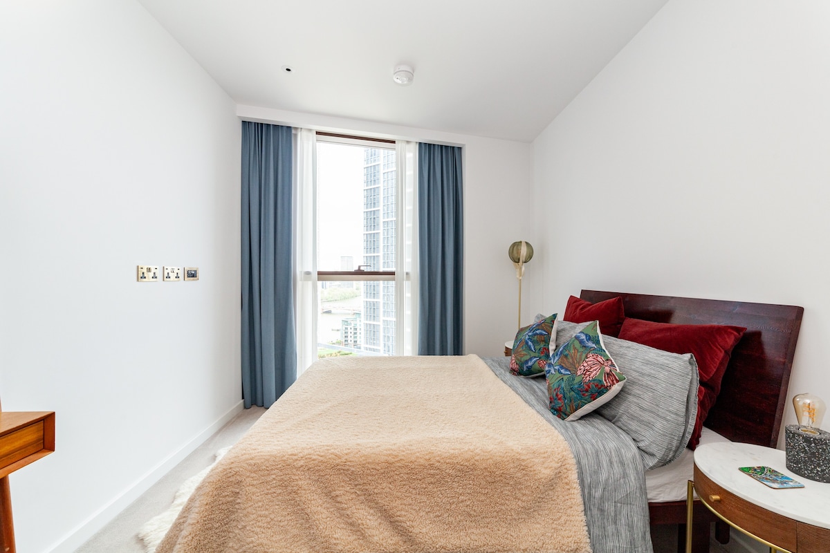 Ensuite room with Parliament & City of London View