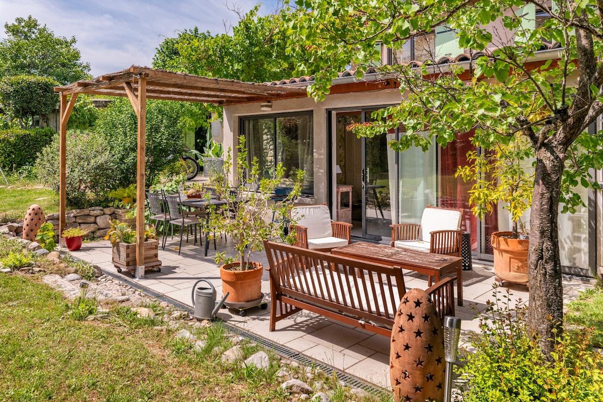 Studio veranda + independant bedroom in nature