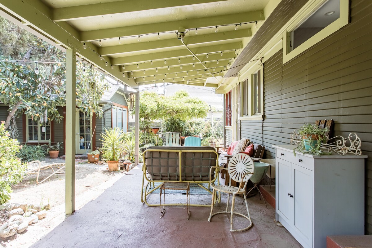 Los Feliz Craftsman Bungalow的私人套房