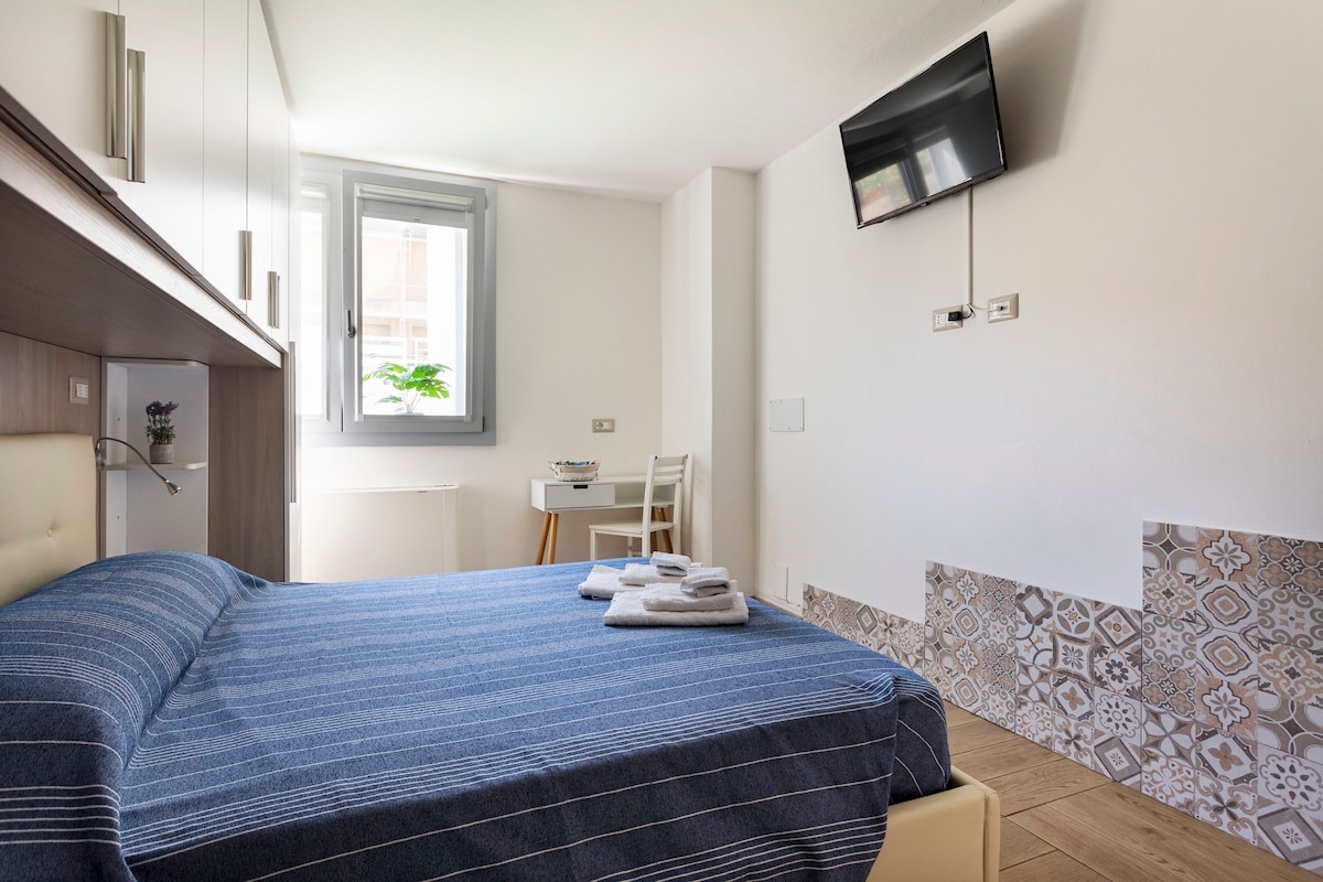 奥里斯塔诺蓝色客房最多可入住2人、卫生间和厨房