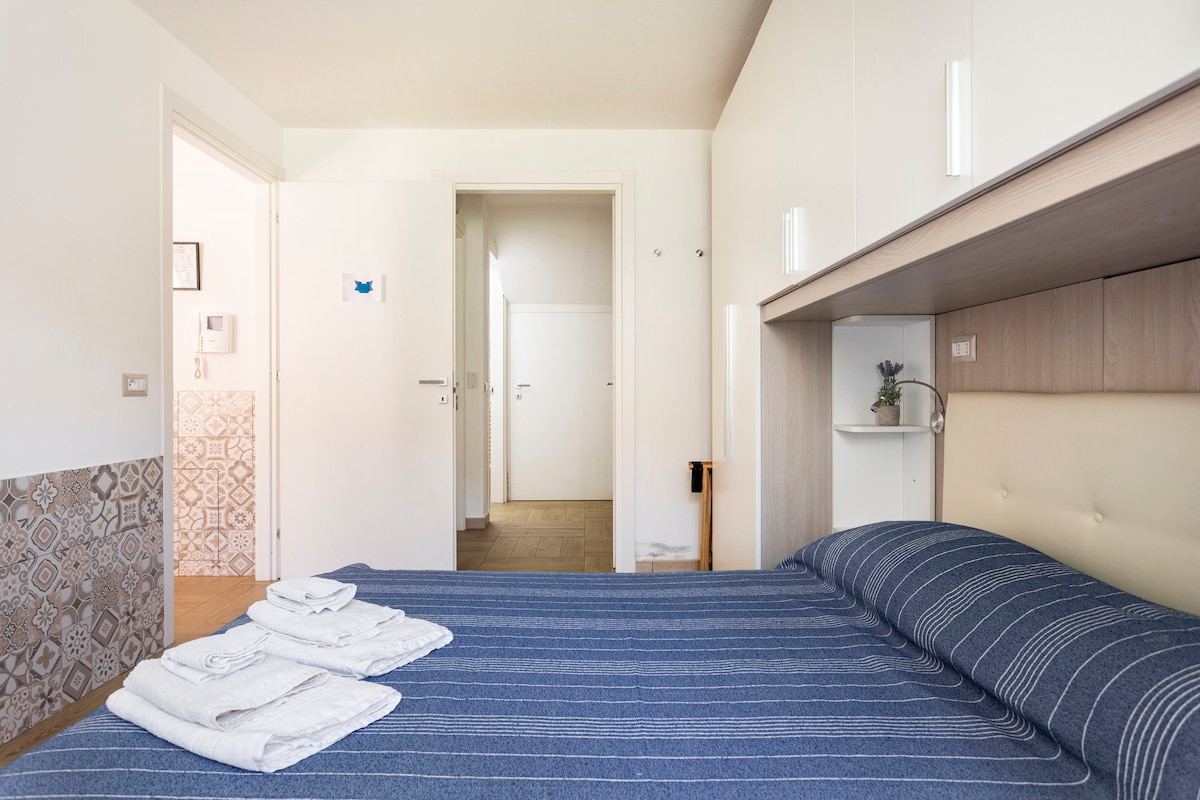 奥里斯塔诺蓝色客房最多可入住2人、卫生间和厨房