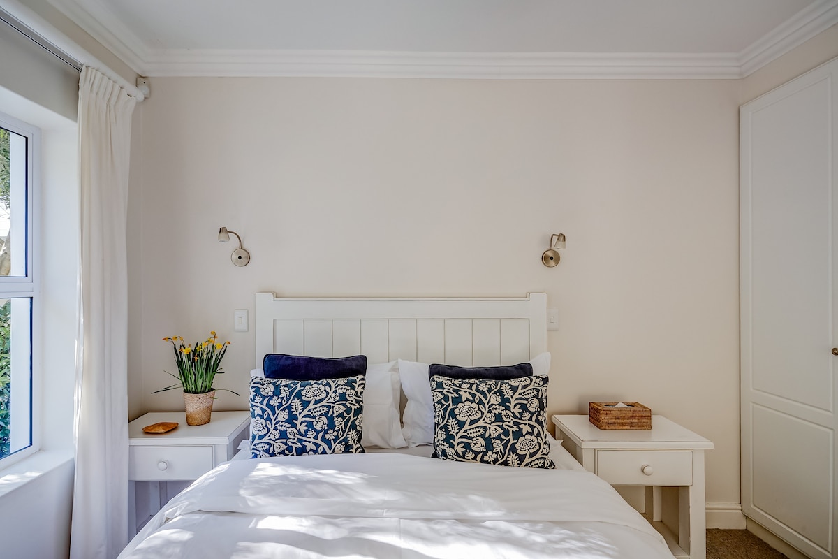 Tshibain - Our Heavenly Hermanus Hideaway