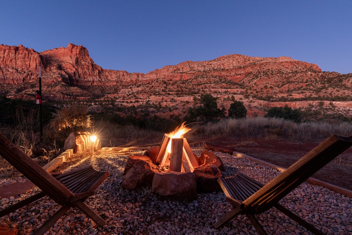 Angels Landing A-Frame: Red-Canyon Views From Bed