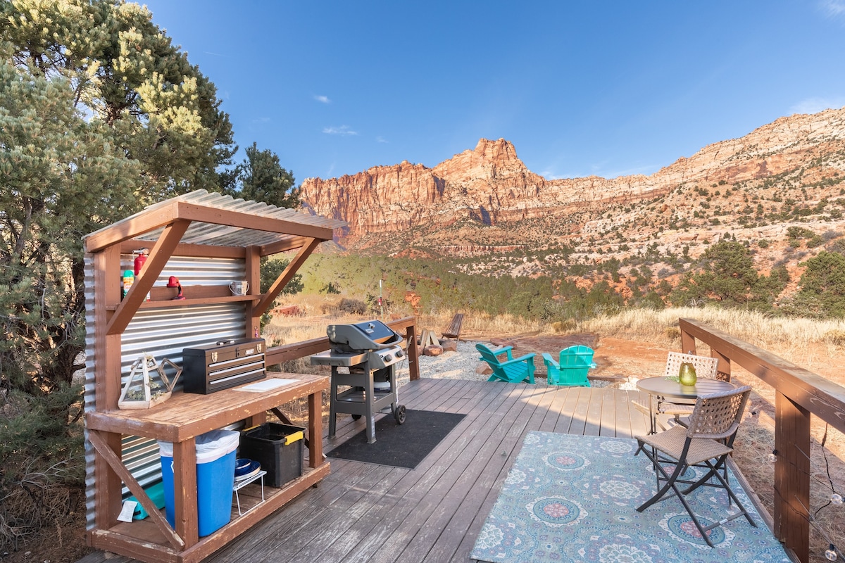 Angels Landing A-Frame: Red-Canyon Views From Bed