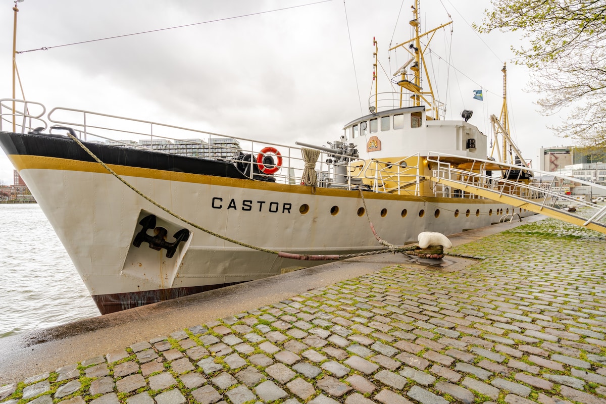 Pension ship MLV Castor