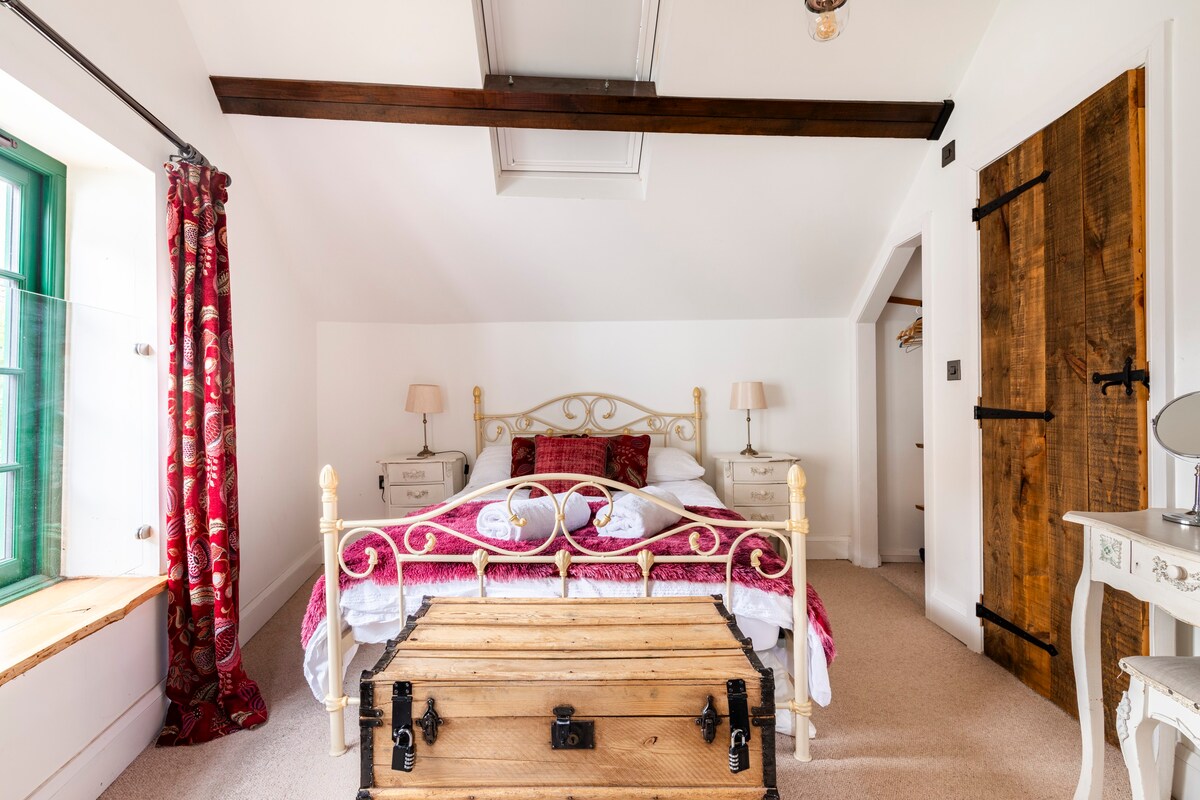 18th Century barn conversion - Norfolk market town