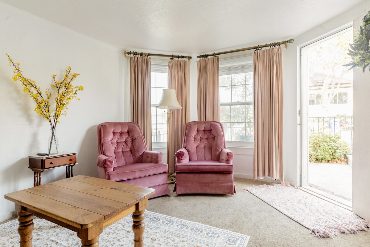 Darling Guest Suite with Cedar Hot Tub