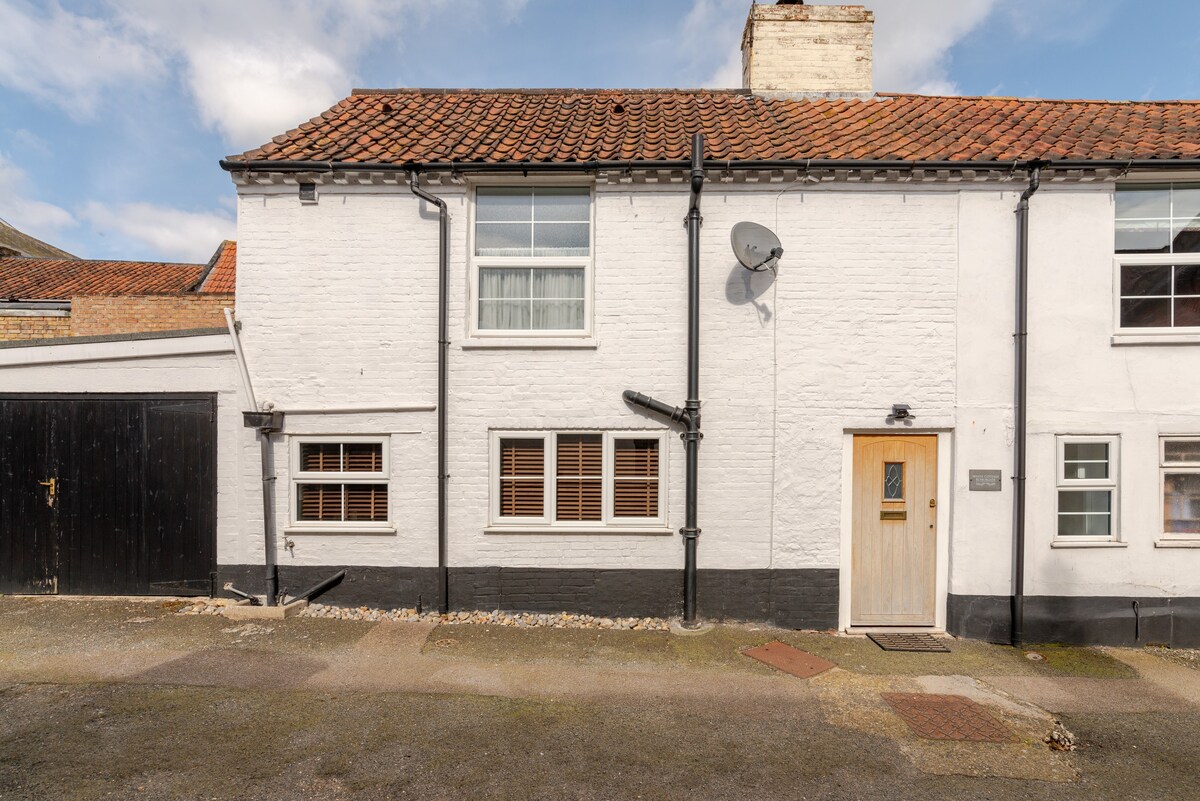 Beccles Town Centre - Cosy 2 Bedroom Cottage