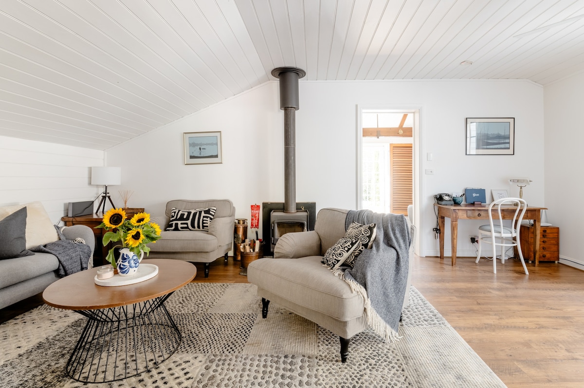 Chic Countryside Barn Loft at Marybank Estate