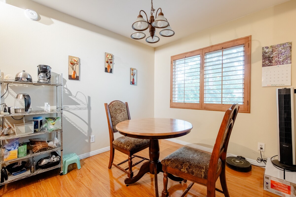 Private BR/BA with king bed close to Cal Tech, PCC