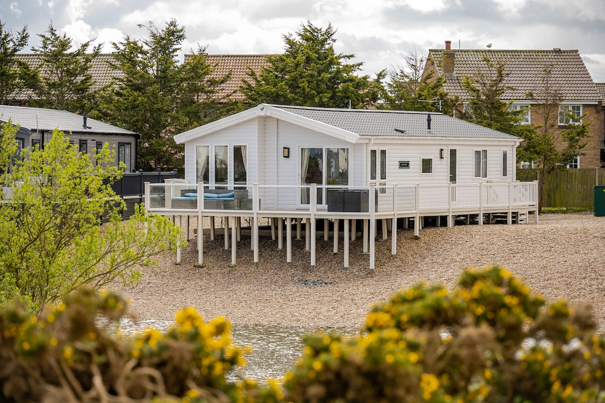 Romney Sands Holiday Park - Sleeps 6 Modern Lodge